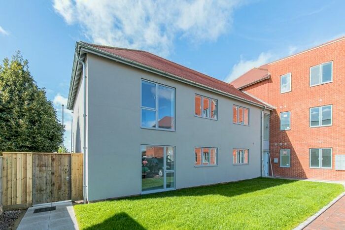 2 Bedroom Flat To Rent In Denchworth Road, Grove, OX12