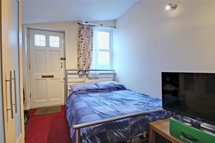 Studio To Rent In Chertsey, Surrey, KT16