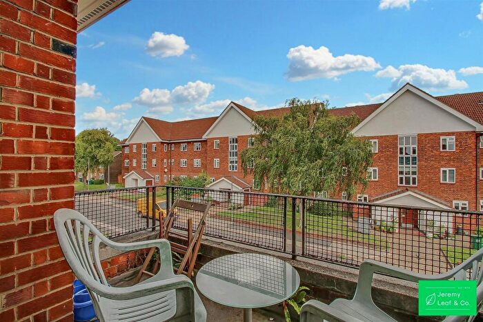 3 Bedroom Flat For Sale In Elmshurst Crescent, London, N2