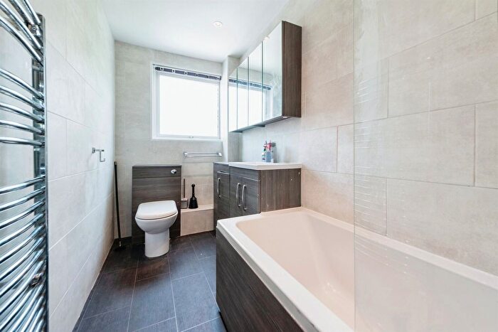 3 Bedroom End Of Terrace House For Sale In Linnet Close, Waterlooville, PO8
