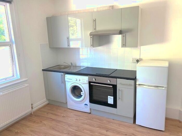 1 Bedroom Flat To Rent In Queens Road, London, NW4