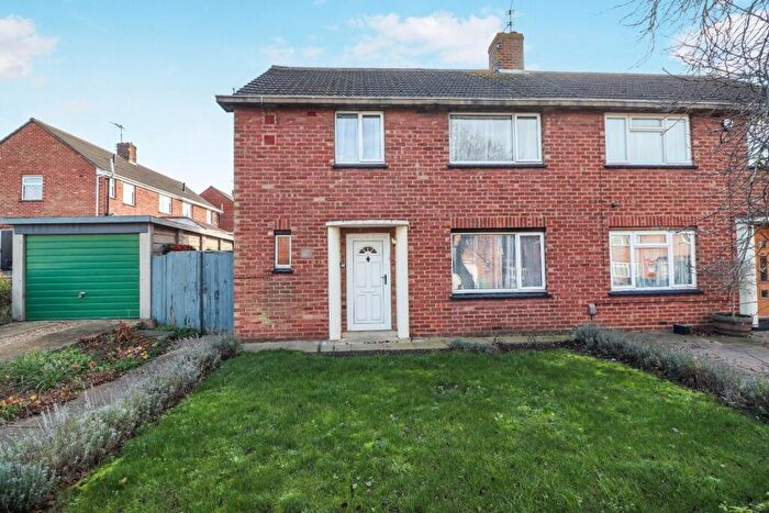 3 Bedroom Semi-Detached House For Sale In Balmoral Avenue, Rushden, NN10