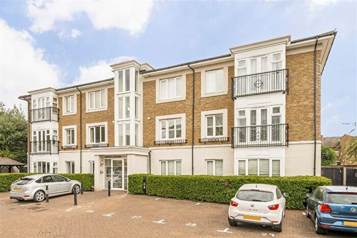 2 Bedroom Flat For Sale In Lumiere Court, Balham, SW17