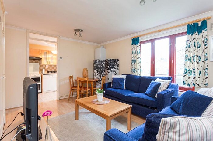 1 Bedroom Apartment To Rent In Blair Close, London, N1