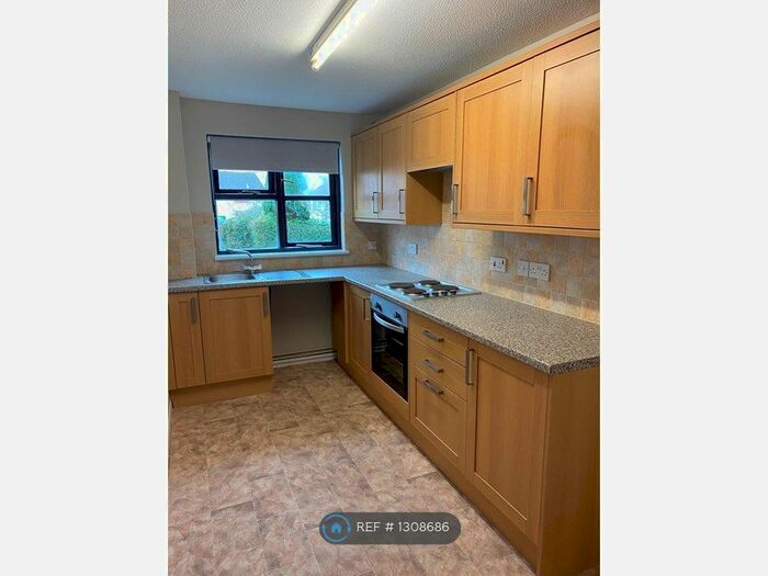 1 Bedroom Flat To Rent In Hollowtree Court, Barnstaple EX32