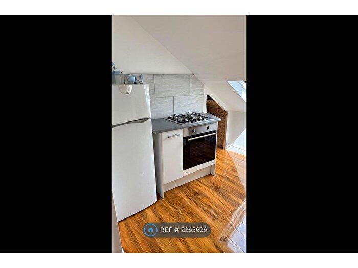 Studio To Rent In Third Avenue, London, W3