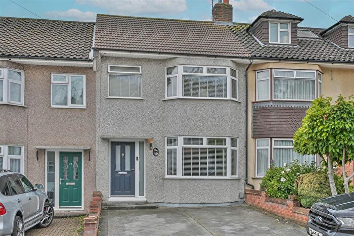 3 Bedroom Terraced House For Sale In Stour Way, Upminster, RM14