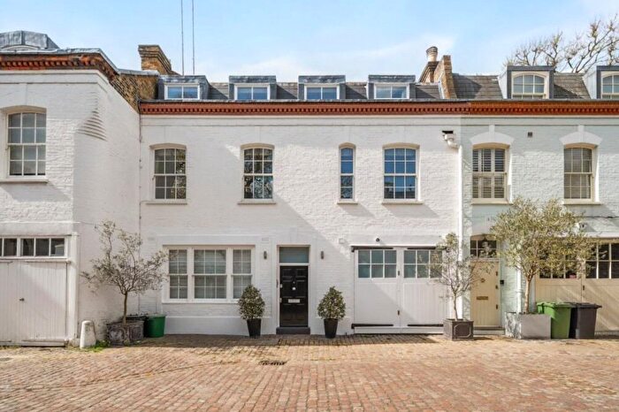 4 Bedroom Mews To Rent In Horbury Mews, London, W11