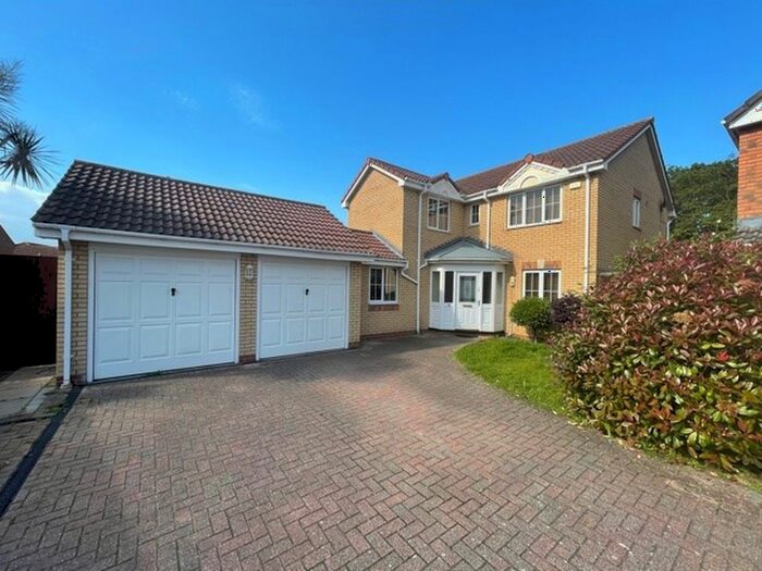 4 Bedroom Detached House To Rent In Torney Close, Langdon Hills, Basildon, Essex, SS16
