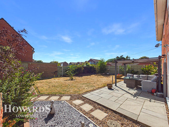 5 Bedroom Detached House For Sale In Catchpole Close, Kessingland, NR33