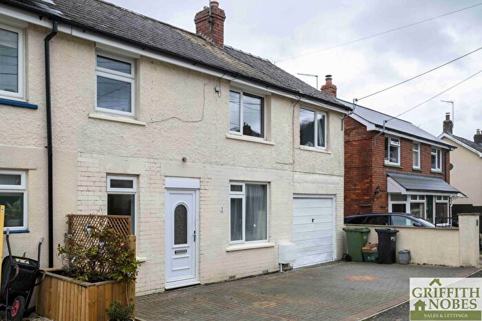 4 Bedroom Semi Detached House For Sale In New Road, Dursley, Gloucestershire, GL11