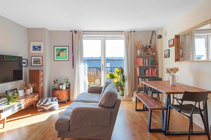 2 Bedroom Flat For Sale In Peckham Grove, London, SE15