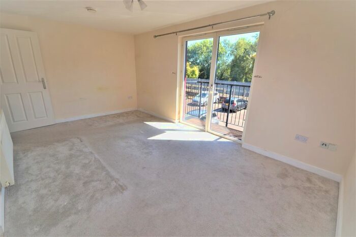 2 Bedroom Flat To Rent In Porters Way, Polegate, BN26