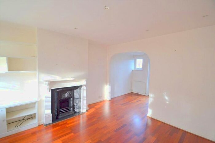 3 Bedroom Cottage To Rent In Wordsworth Walk, London, NW11