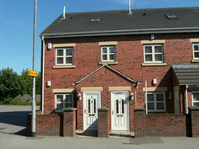 2 Bedroom Maisonette To Rent In Aberford Road, Oulton, Leeds, West Yorkshire, LS26