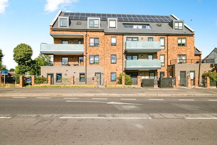 1 Bedroom Flat For Sale In Faringdon Avenue, Romford, RM3