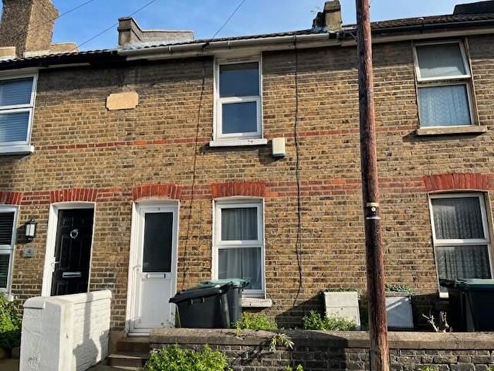 3 Bedroom Terraced House For Sale In Railway Street, Northfleet, DA11