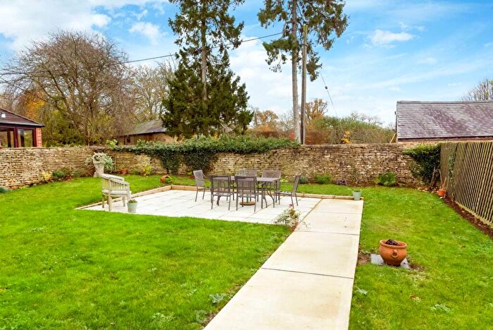 2 Bedroom Apartment To Rent In Astrop Grange, King`s Sutton, OX17