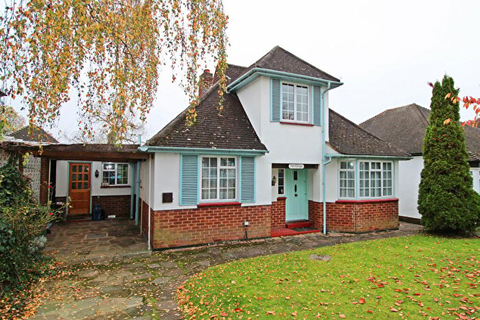3 Bedroom Detached House For Sale In Hayes Way, Park Langley, Beckenham, BR3