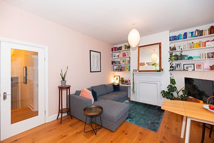 2 Bedroom Maisonette To Rent In Finborough Road, London, SW17