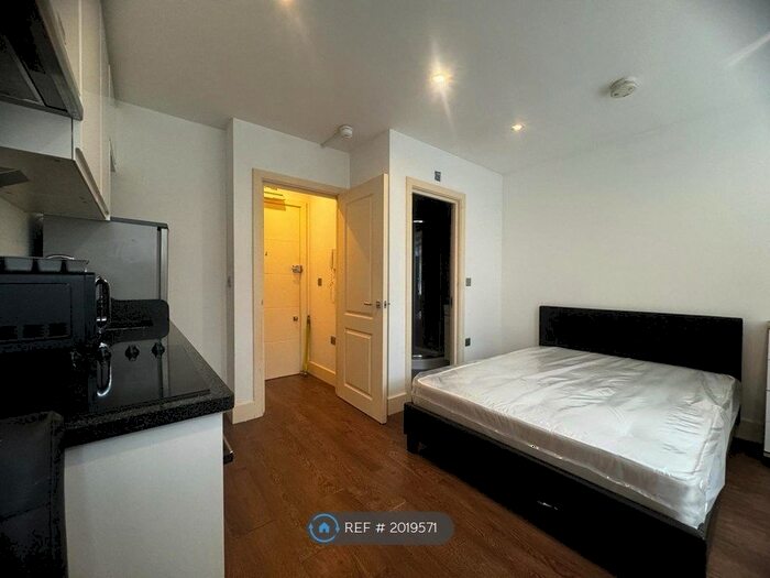 Studio To Rent In Haredon House, Cheam, Sutton, SM3