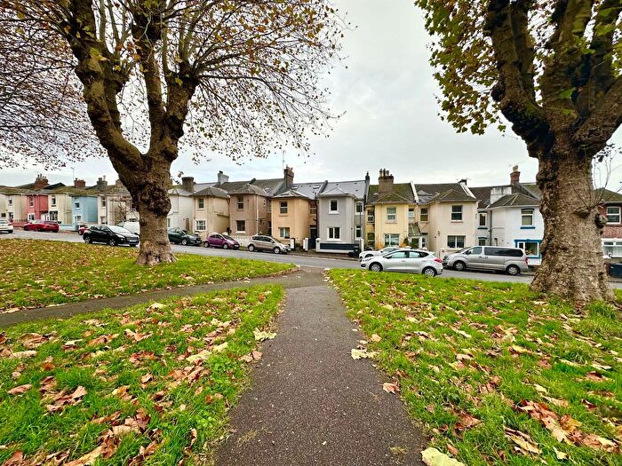 1 Bedroom Flat For Sale In Crownhill Park, Torquay, TQ2