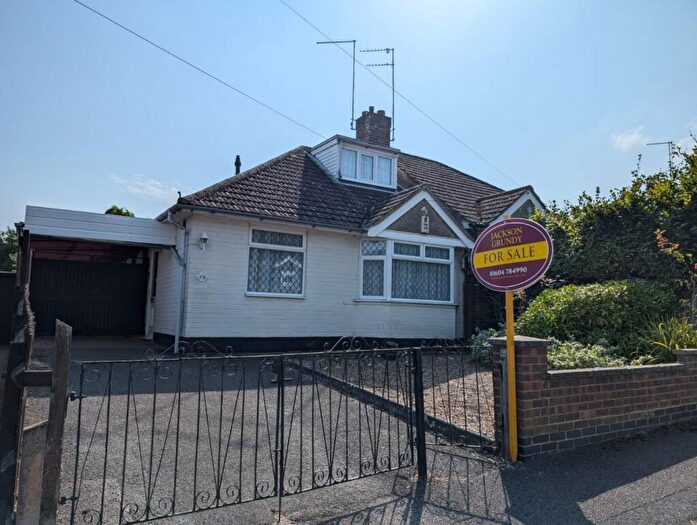 3 Bedroom Semi-Detached Bungalow For Sale In Charnwood Avenue, Westone, Northampton, NN3