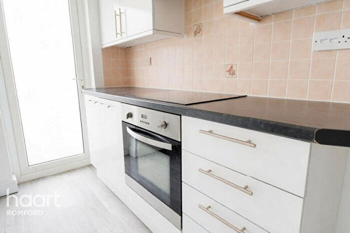 3 Bedroom Terraced House To Rent In Willow Street, Romford, RM7