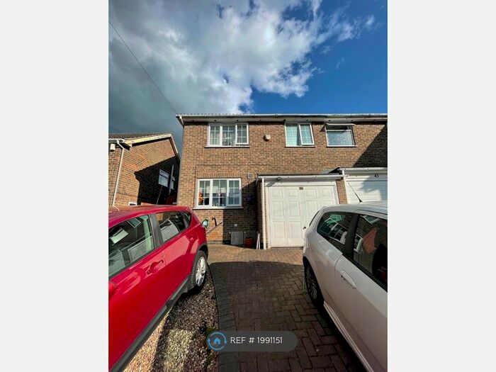3 Bedroom Semi-Detached House To Rent In Washington Drive, Nottingham, NG9