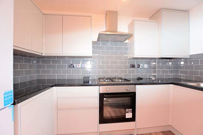 2 Bedroom Flat To Rent In High Street, Slough, SL1