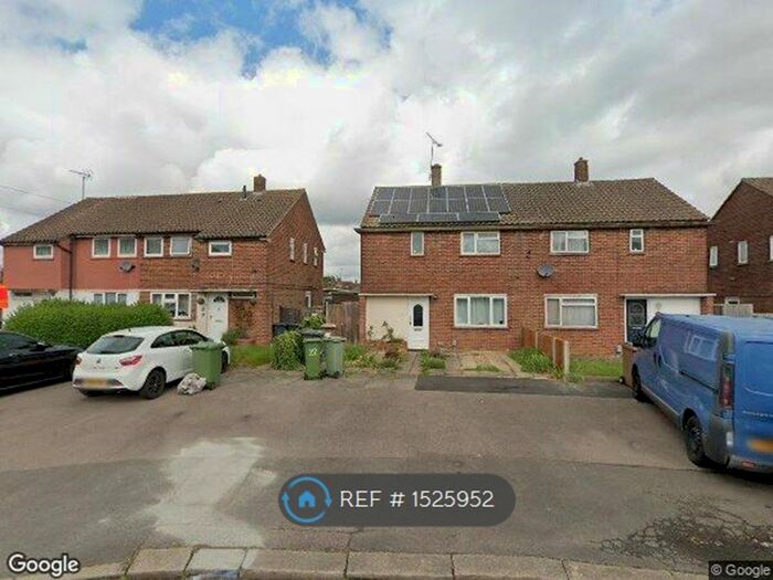 3 Bedroom Semi-Detached House To Rent In Littlefield Road, LU2