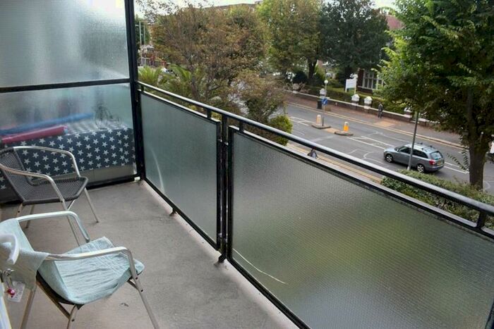 2 Bedroom Flat To Rent In Blenheim Court, New Church Road, Hove, ., BN3