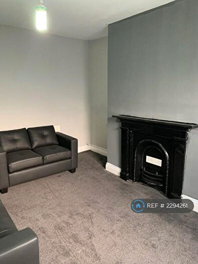 2 Bedroom Flat To Rent In Southbrook Terrace, Bradford, BD7