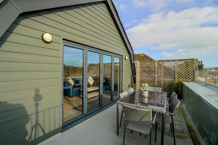 3 Bedroom Flat To Rent In Quay Road, The Barbican, Plymouth PL1