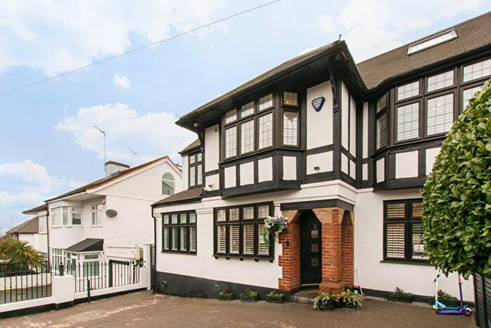 5 Bedroom Semi Detached House For Sale In College Gardens, Chingford, London, E4