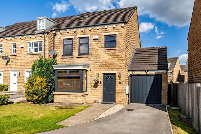 4 Bedroom Detached House For Sale In Long Hill Road, Huddersfield, HD2