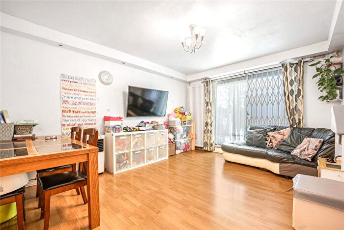 2 Bedroom Flat For Sale In Queens Drive, Leyton, London, E10