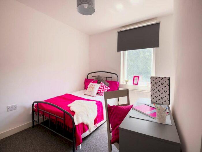 4 Bedroom House To Rent In North Lane, Canterbury, Kent, CT2