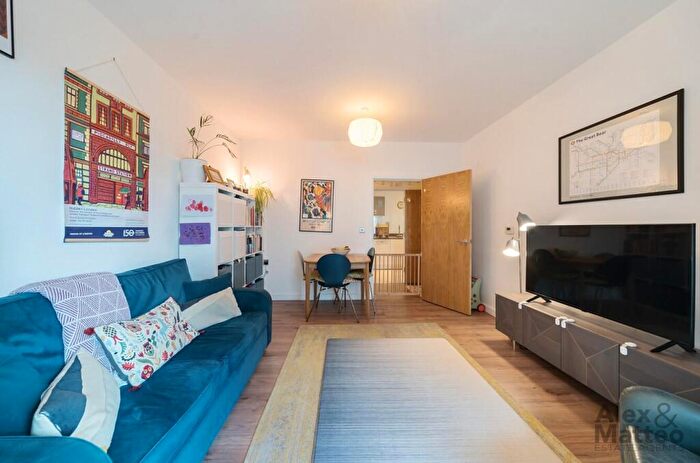 1 Bedroom Flat For Sale In Sequoia House, Canada Water, SE16