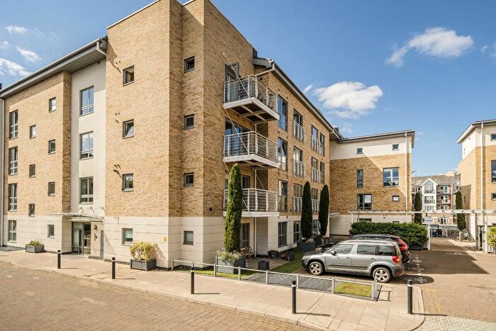 2 Bedroom Flat For Sale In Tallow Road, Brentford, TW8