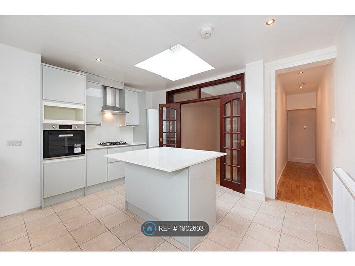 3 Bedroom Flat To Rent In Norbury, London, SW16