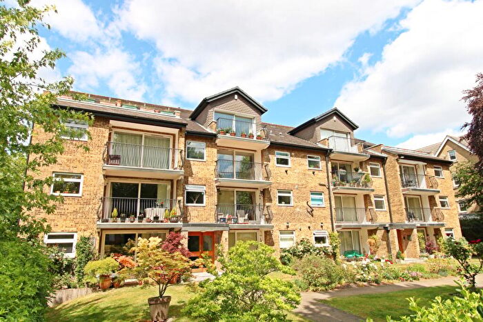 2 Bedroom Flat For Sale In Overbury Avenue, Beckenham, BR3