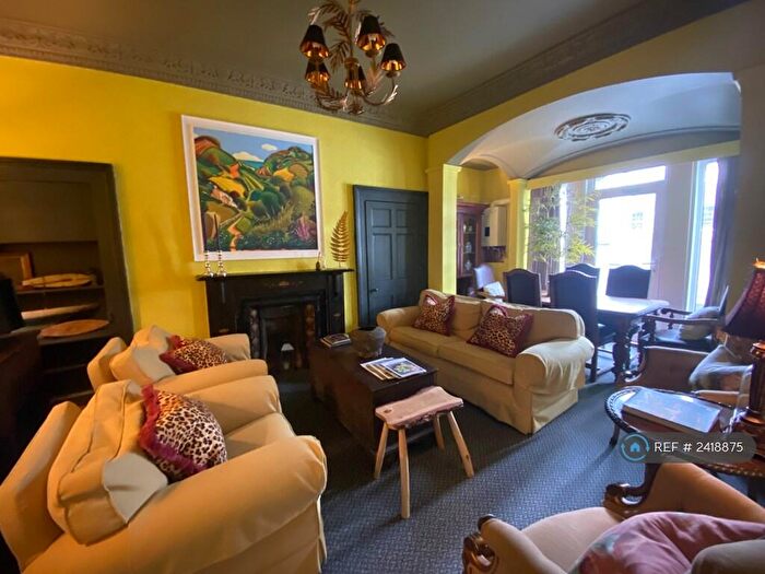 3 Bedroom Flat To Rent In Paddons Row, Tavistock, PL19