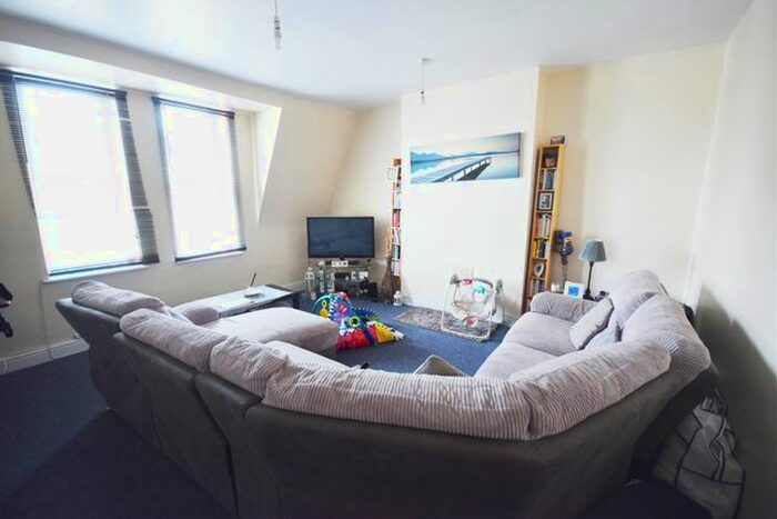 1 Bedroom Flat To Rent In Heath Road, Twickenham, TW1
