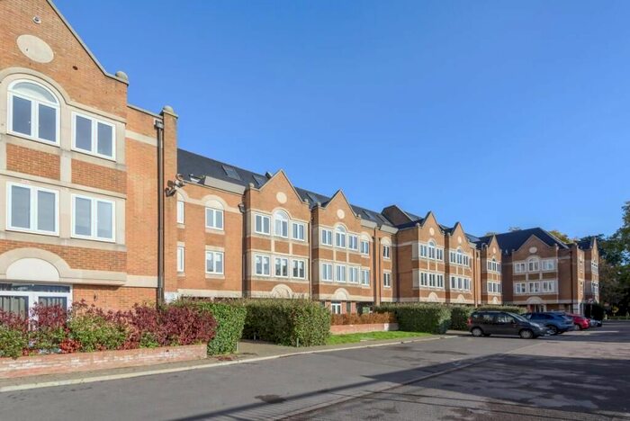 2 Bedroom Flat To Rent In Walpole Court, Ealing Green, London, W5
