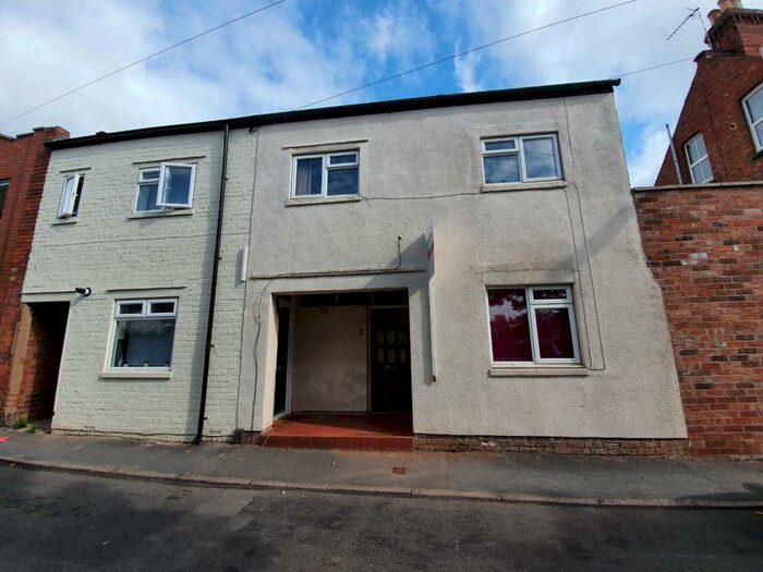 4 Bedroom Semi-Detached House To Rent In Guys Place West, Leamington Spa, CV32