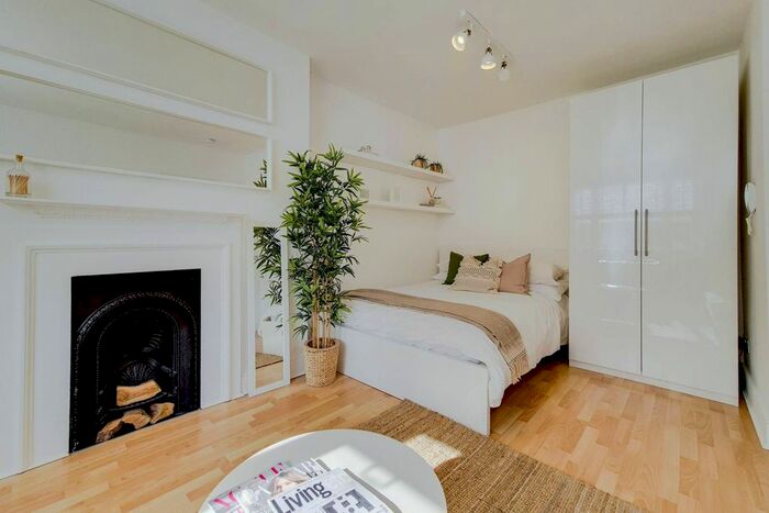 Studio To Rent In Nottingham Place, Marylebone, London, W1U