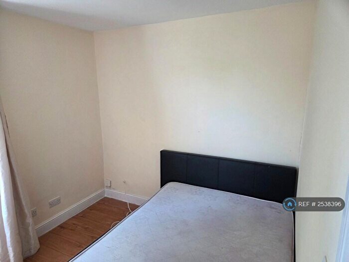 Studio To Rent In Mildmay Road, Ilford, IG1