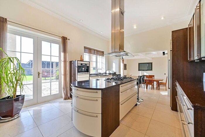 6 Bedroom Detached House To Rent In St Marys Road, South Buckinghamshire, Wexham, SL3