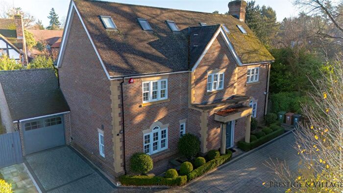 5 Bedroom Detached House For Sale In Spencer Close, Radlett, WD7